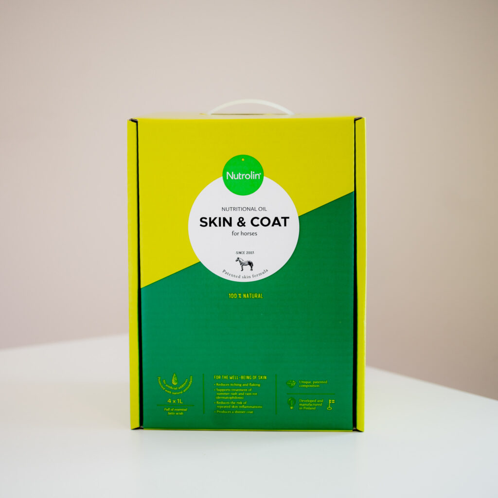Nutrolin Horse Skin & Coat pakkaus, joka on vihreän ja limenvihreän värinen pahvilaatikko